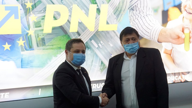 PNL Ialomiţa „înghite” Partidul Ialomiţenilor