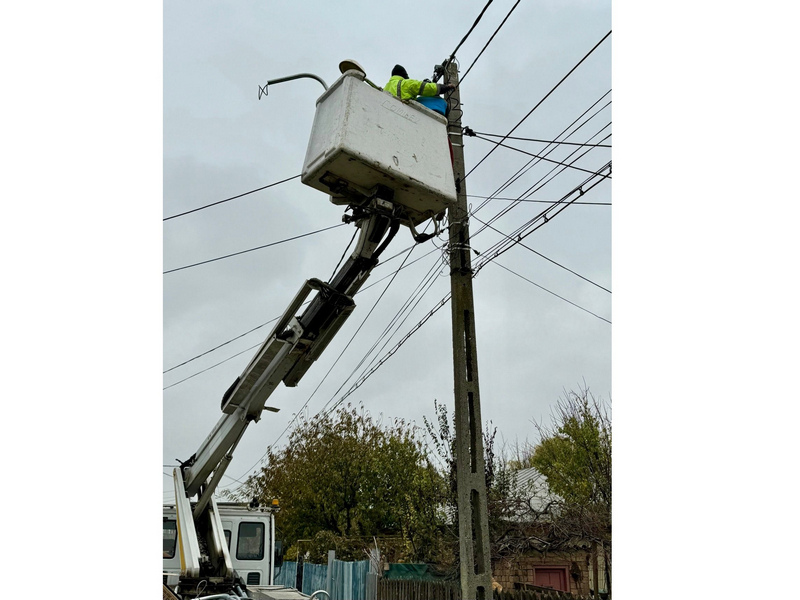 Primarul din Ţăndărei a semnat un nou contract pentru îmbunătățirea iluminatului public.