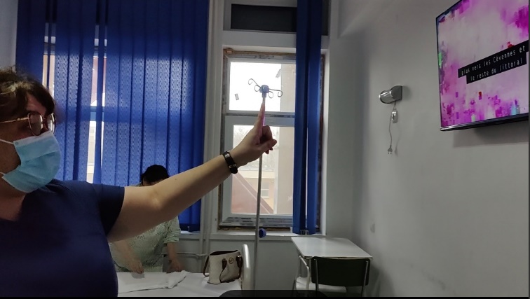 Doctorița Șapira a reușit să convingă un donator generos să ofere televizoare pentru Neurologie.